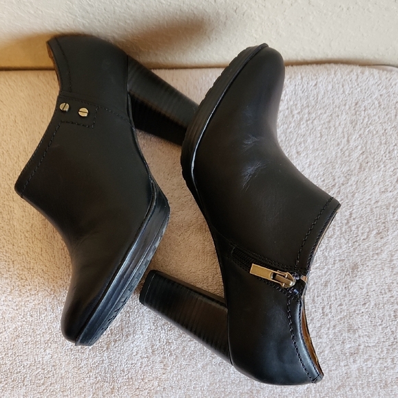 Clarks Artisan Black Leather Heel Booties with Side Zip - Picture 7 of 16